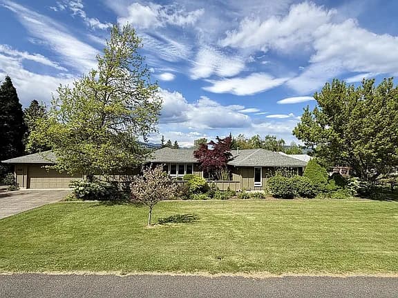 3980 Grandview Dr — exterior photo