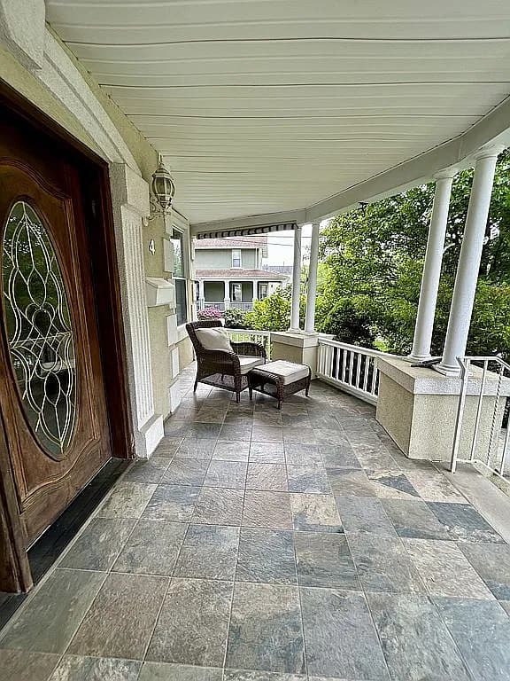 4 Mansion Ter — exterior photo
