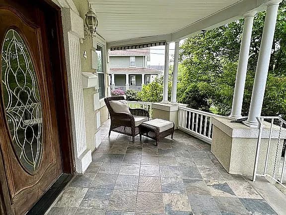 4 Mansion Ter — exterior photo