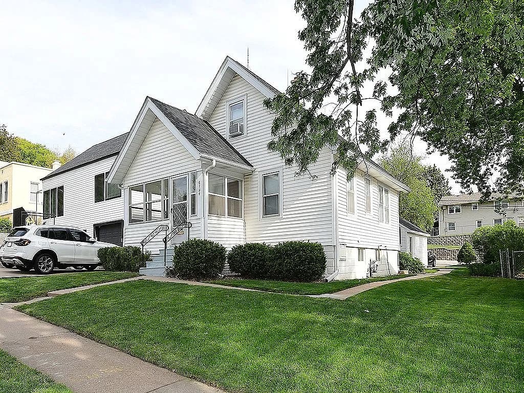 6124 Pierce St — exterior photo