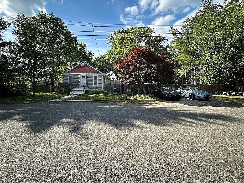 1209 6th Ave — exterior photo