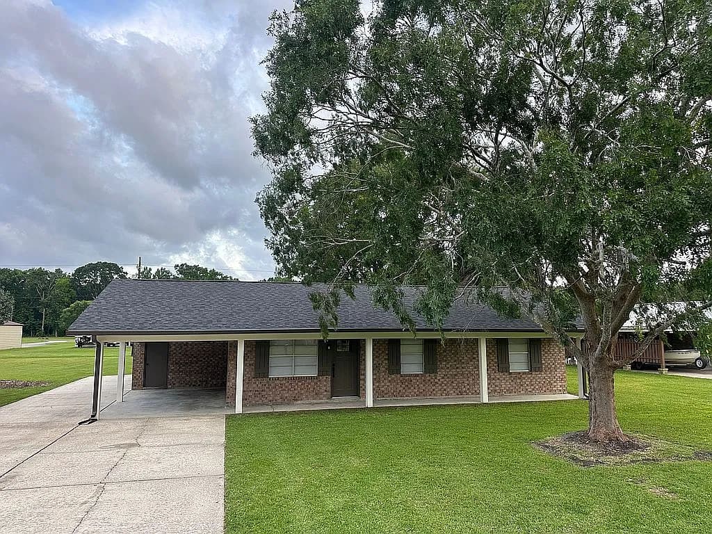 135 Patureau Dr — exterior photo