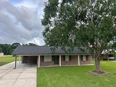 135 Patureau Dr — exterior photo