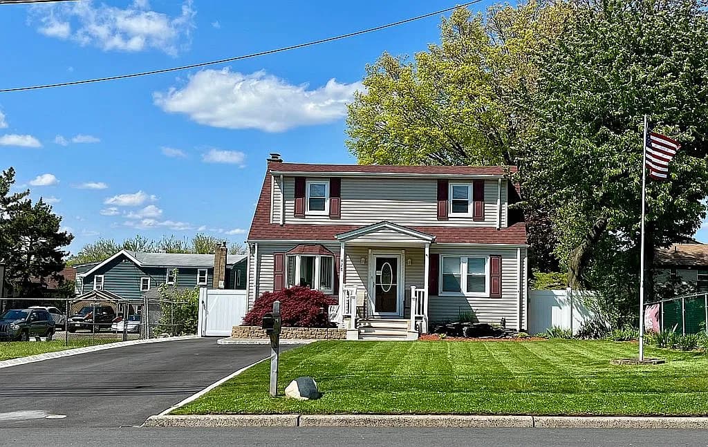 428 Woodbine Ave — exterior photo
