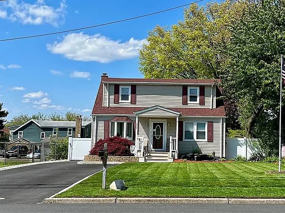 428 Woodbine Ave — exterior photo