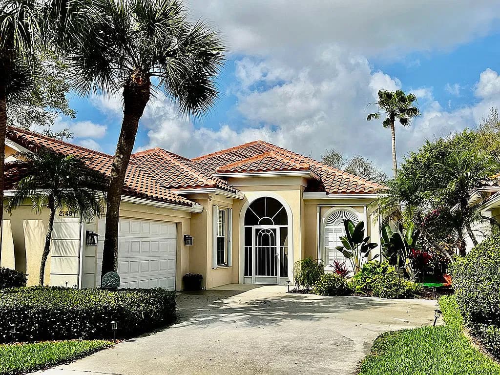 2749 Irma Lake Dr — exterior photo