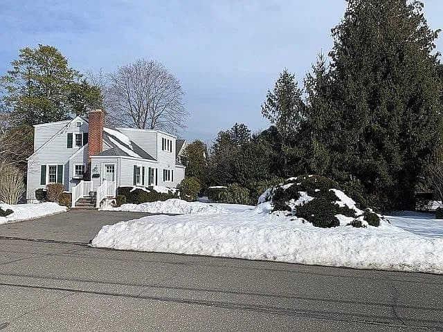 36 Burr Ave — exterior photo