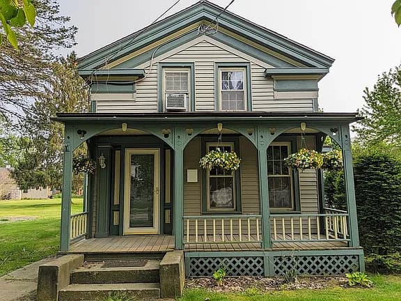53 Jamestown St — exterior photo