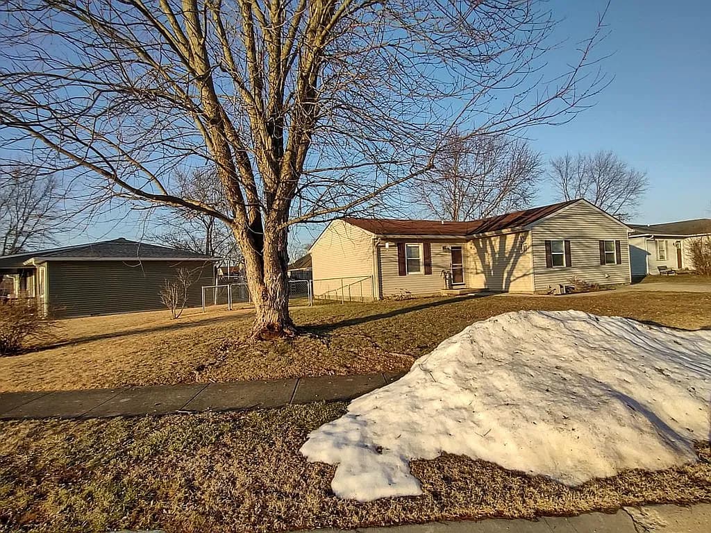 111 Glasgow Dr — exterior photo
