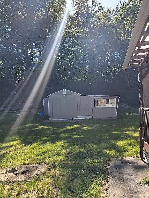 1215 Pleasant Valley Rd N — exterior photo