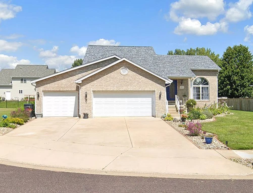 1404 Hardt Ct — exterior photo