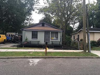 1836 W 20th St — exterior photo