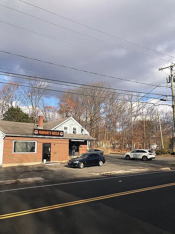 785 W Main St — exterior photo