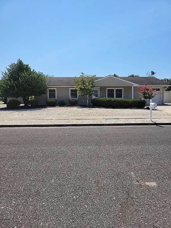 1 Pomona Dr — exterior photo
