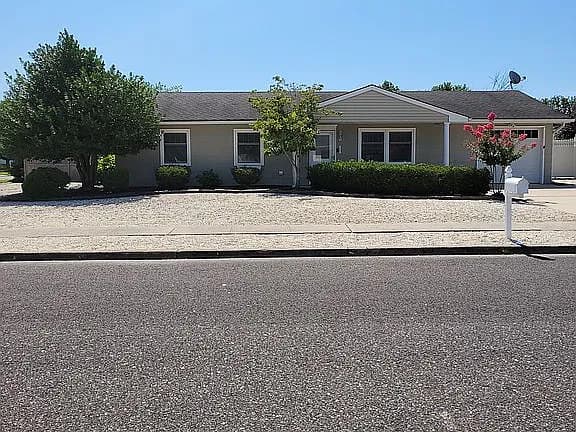 1 Pomona Dr — exterior photo