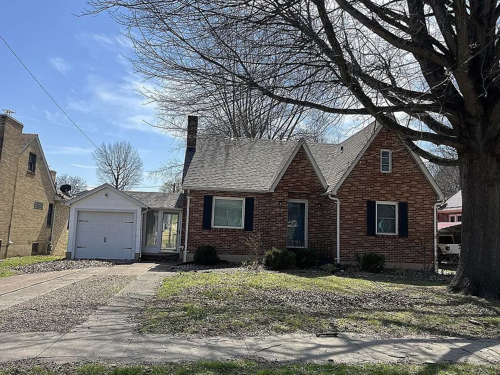 320 Stark Blvd — exterior photo