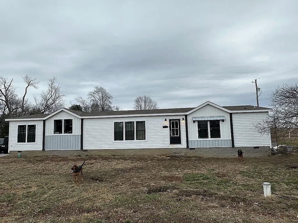 7125 Sandford Rd — exterior photo