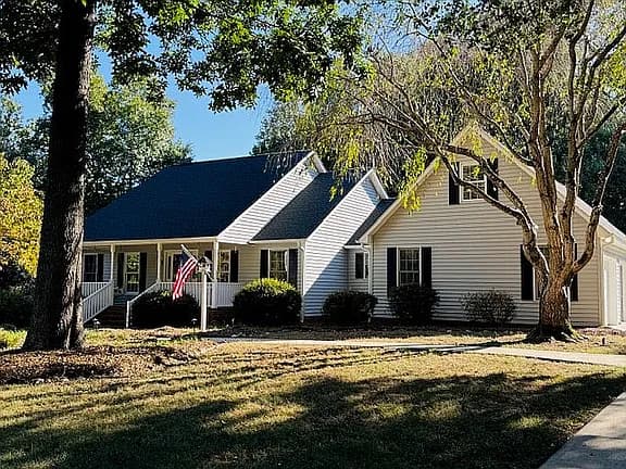 466 Walker Blvd — exterior photo