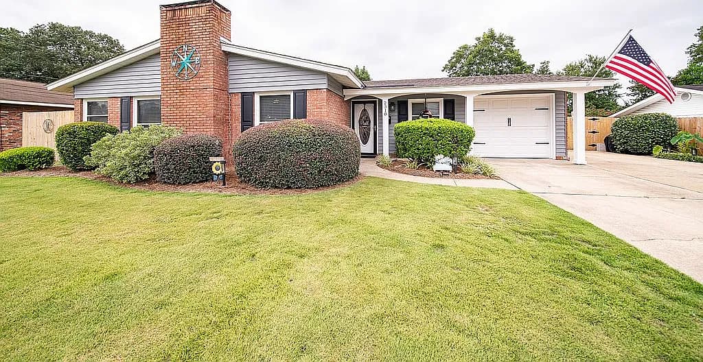 2310 Camelot Pl — exterior photo