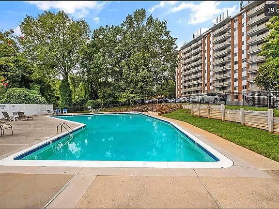 1800 Jefferson Park Ave APT 91 — exterior photo