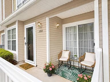 1002 Delancey Way — exterior photo