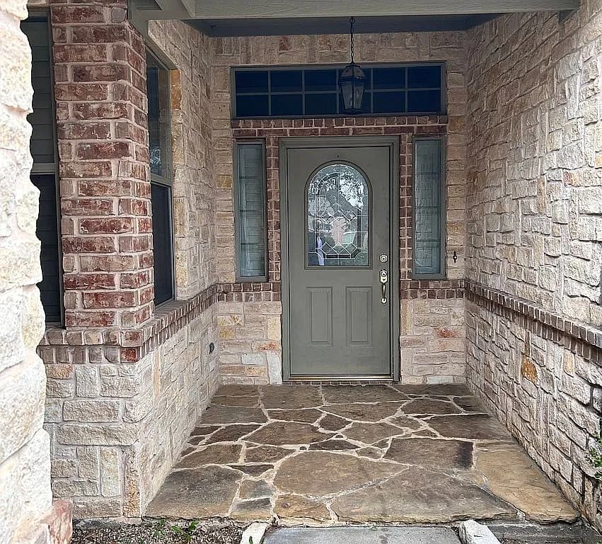 2205 Covington Ct — exterior photo