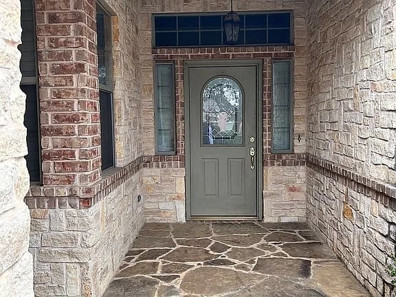 2205 Covington Ct — exterior photo