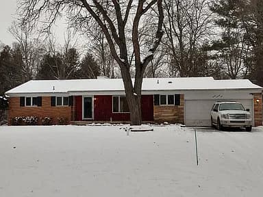 2071 E Ludington Dr — exterior photo
