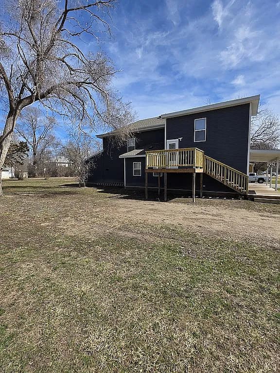 208 E 3rd St — exterior photo