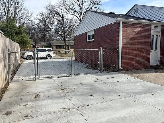 3415 N Cotner Blvd — exterior photo