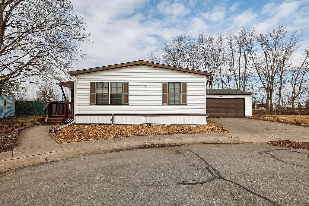 1350 E North St Lot 77 — exterior photo