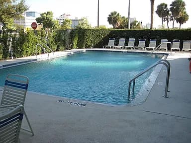 701 Mirror Lake Dr N APT 317 — exterior photo