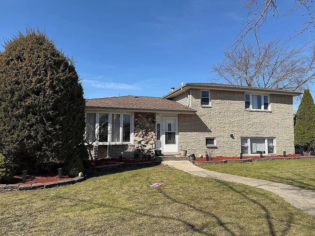 12118 W Somerset Rd — exterior photo