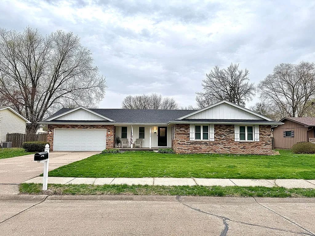 2622 E 28th Ct — exterior photo