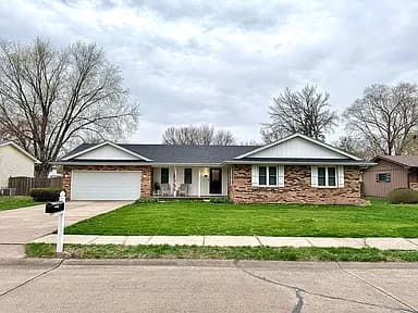 2622 E 28th Ct — exterior photo