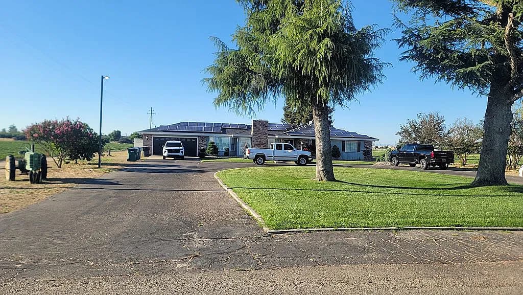 8766 W Longview Ave — exterior photo