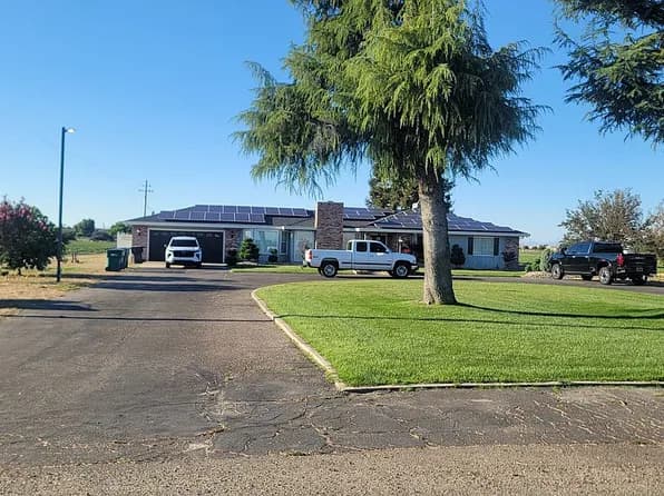 8766 W Longview Ave — exterior photo