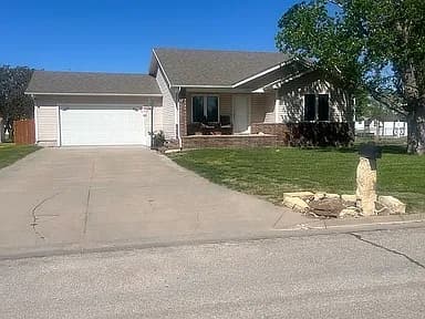 305 Sophy St — exterior photo