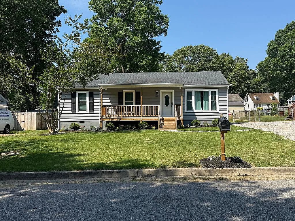 8718 Huntingcreek Cir — exterior photo