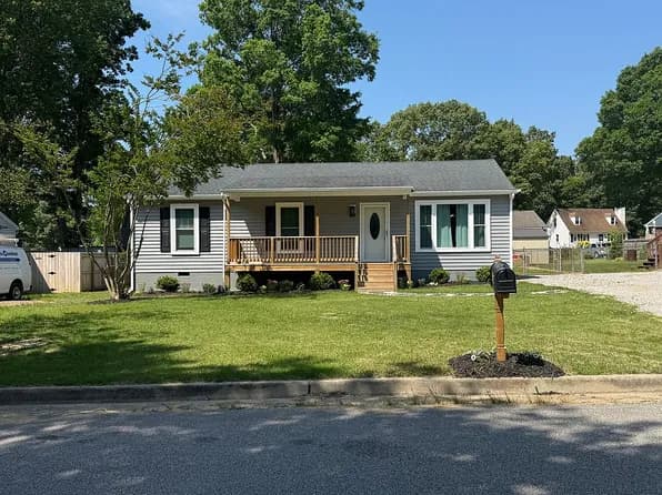 8718 Huntingcreek Cir — exterior photo