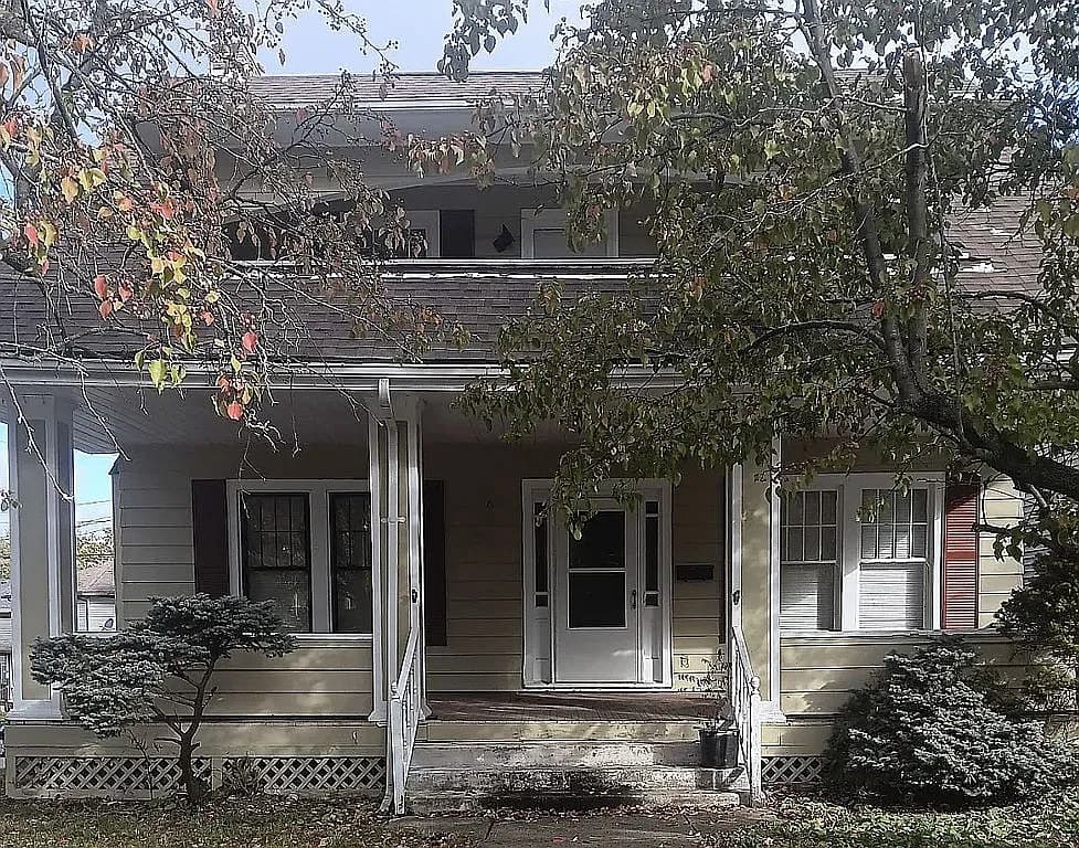 1001 E Stewart St — exterior photo