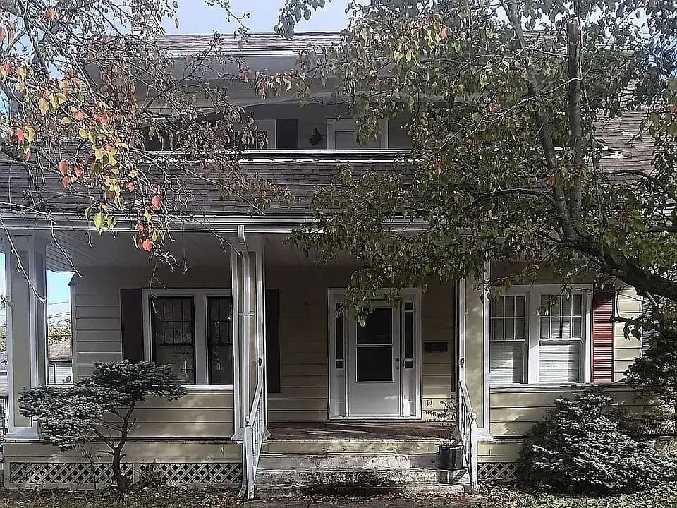 1001 E Stewart St — exterior photo