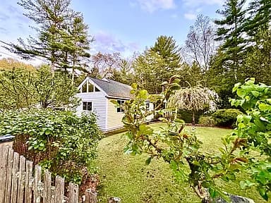 64 Lakeside Dr — exterior photo