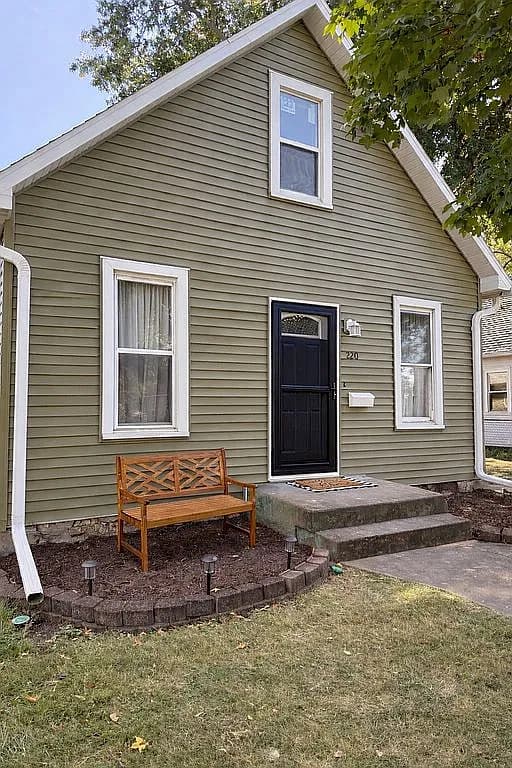 220 Summer St — exterior photo