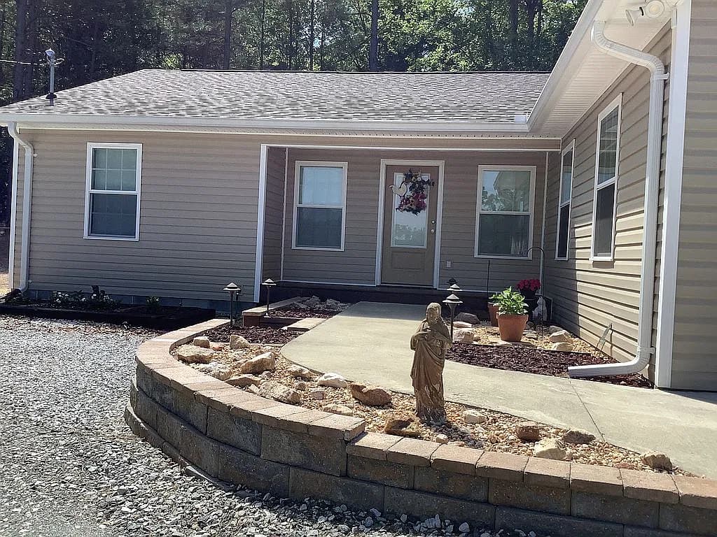 399 Mountain View Rd — exterior photo