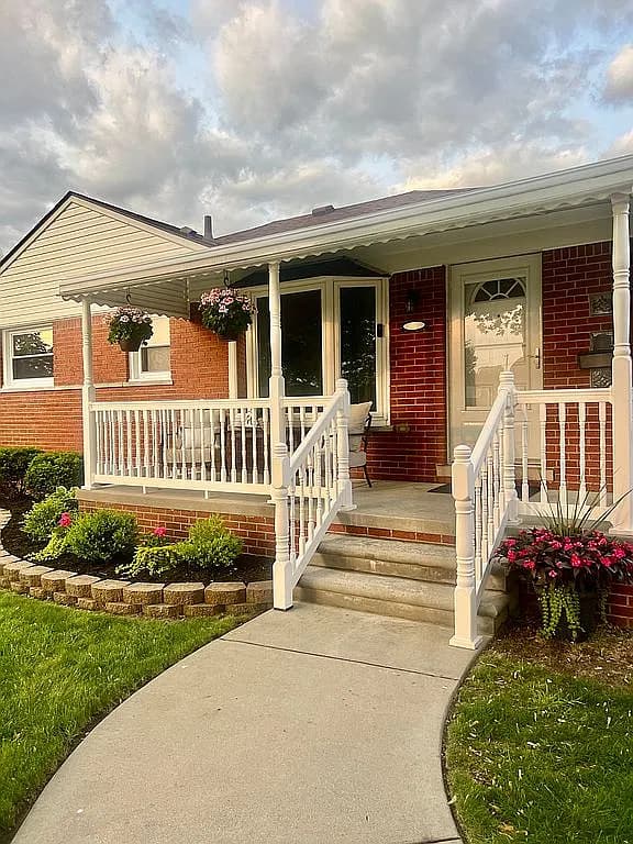 2461 Grange Rd — exterior photo