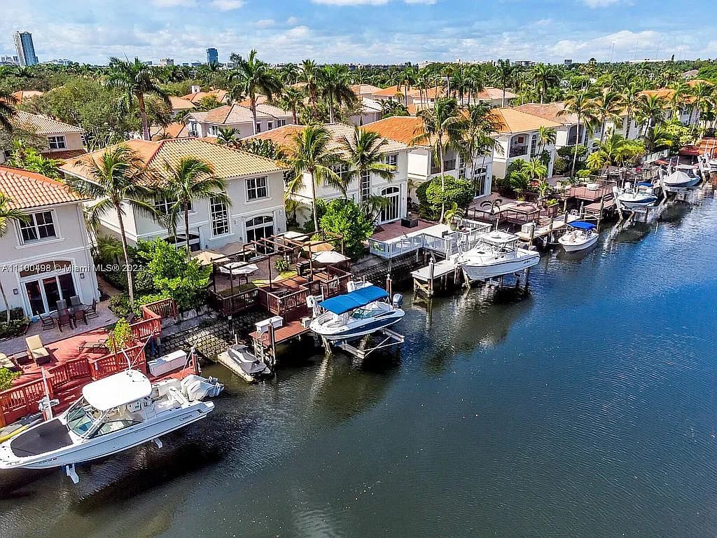 1141 Waterside Ln — exterior photo