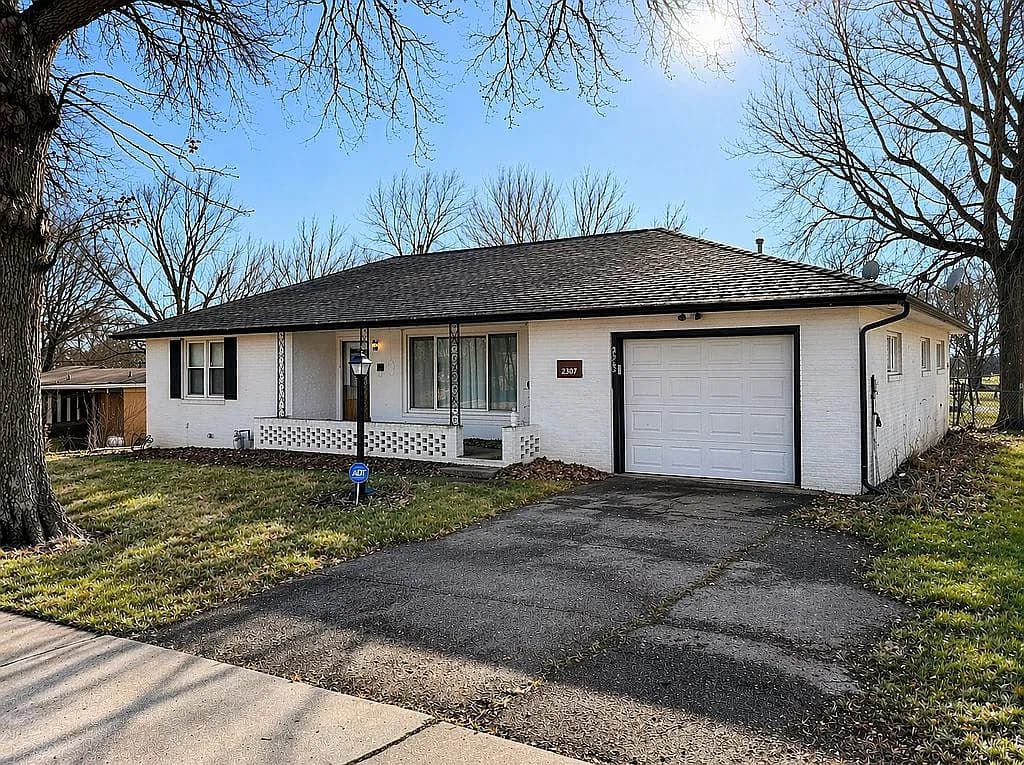 2903 SE Virginia Ave — exterior photo