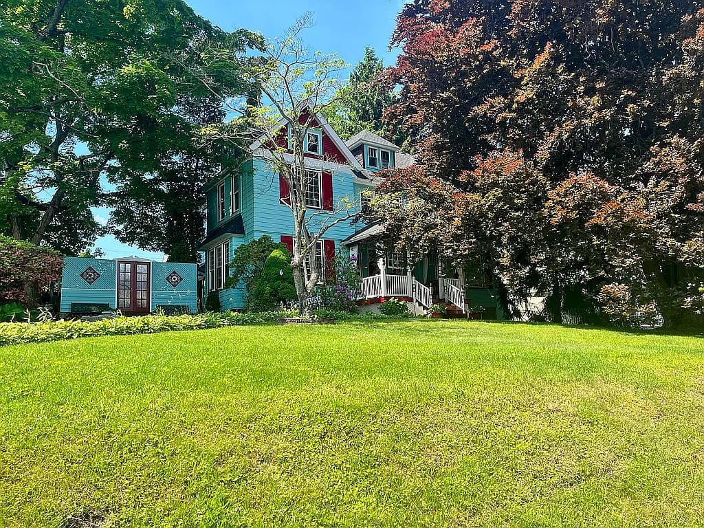 1454 Ridge Ave — exterior photo