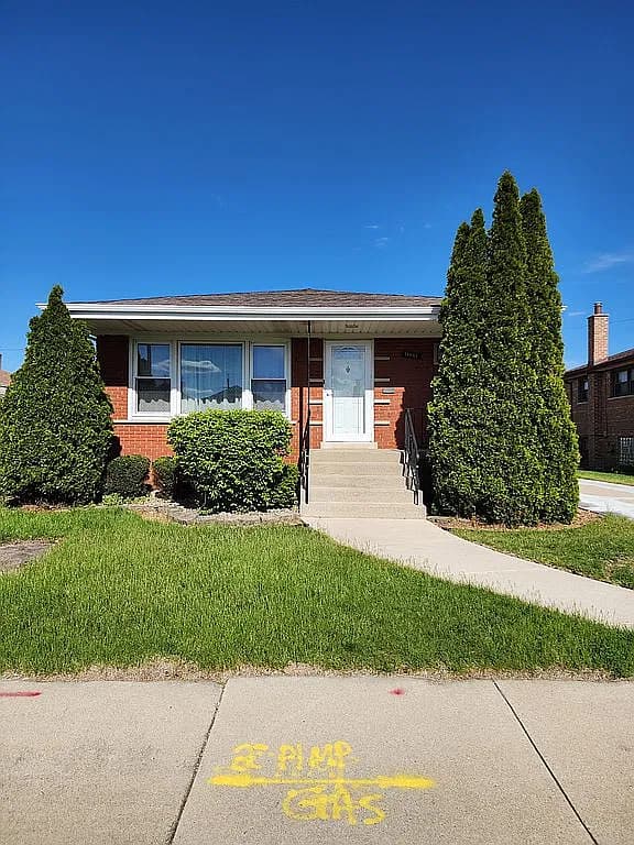 11401 S Lawndale Ave — exterior photo